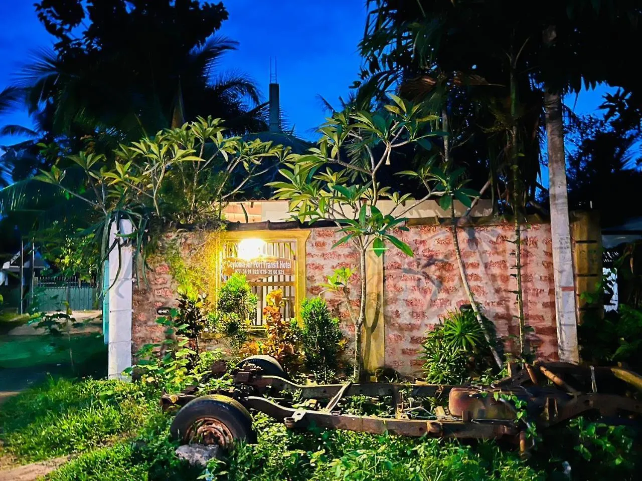 Ceylonia Airport Transit Villa Cmb Katunayake Bed & Breakfast